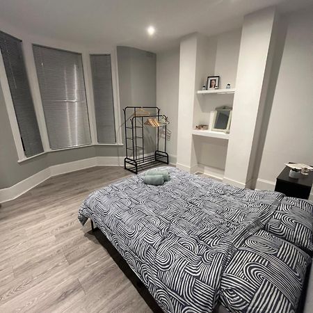 ロンドンCozy Two Bed In Brixton Next To Stationアパートメント エクステリア 写真